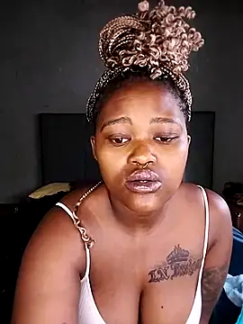 Snapshot of ThickPearlx23 chatting on April 15, 2026, 6:42 am ThickPearlx23 online show from April 15, 2026, 6:42 am