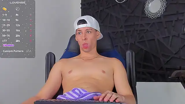 JadeSmiith  online show from December 30, 2024, 11:06 pm