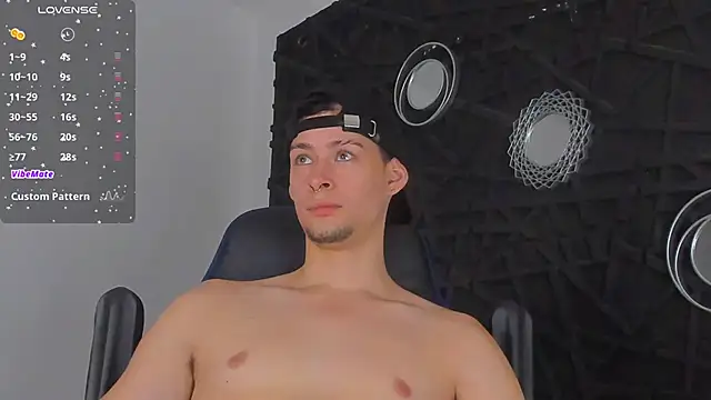 JadeSmiith  online show from January 13, 2025, 9:42 pm