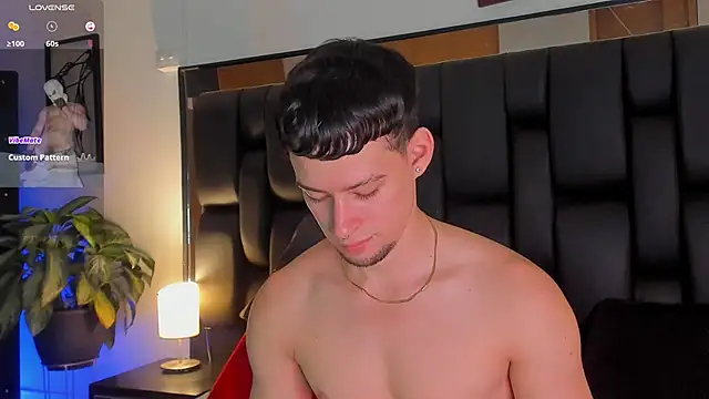 JadeSmiith  online show from October 22, 2025, 10:53 pm