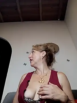 almaluna7 online show from December 3, 2024, 5:09 am