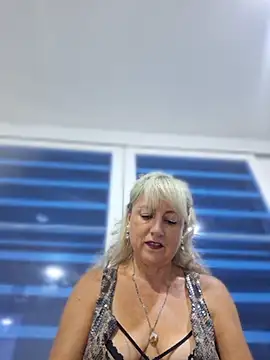 almaluna7 online show from April 9, 2026, 11:43 pm
