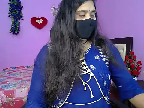 Hot Maleka online show from April 13, 2026, 5:29 pm