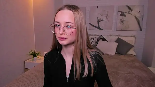 Tiffanyhunt online show from February 3, 2025, 10:58 am