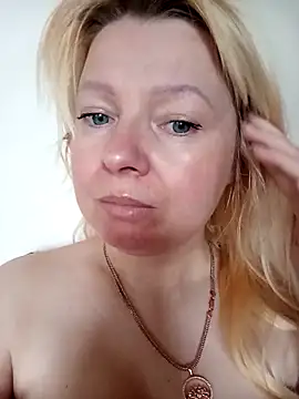 Snapshot of Lauri_scherri chatting on April 3, 2026, 1:20 pm Lauri scherri online show from April 3, 2026, 1:20 pm