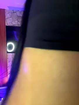 Tamara Roberts1 online show from December 2, 2025, 1:33 am