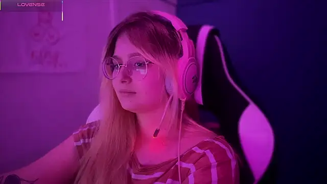 JacyWinslat online show from March 13, 2025, 6:45 pm