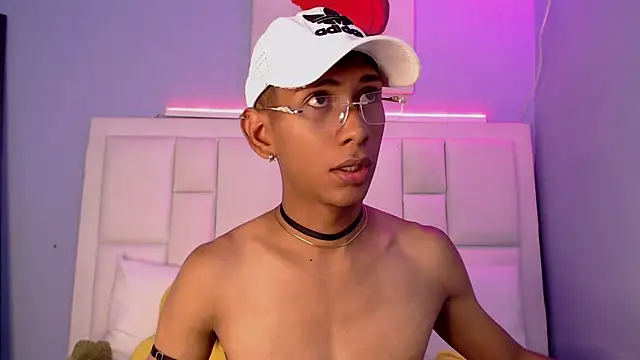 Snapshot of Nick_Collins18 chatting on February 6, 2026, 8:23 pm Nick Collins18 online show from February 6, 2026, 8:23 pm