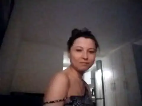 Snapshot of Florita2442 chatting on February 20, 2025, 12:41 am Florita2442 online show from February 20, 2025, 12:41 am