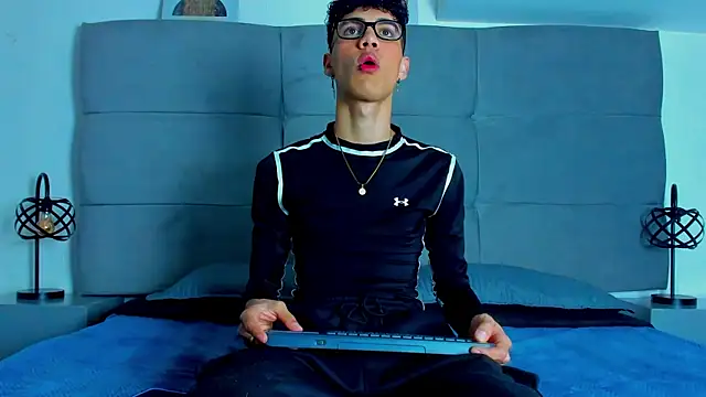 NeoRaptis online show from March 8, 2025, 8:03 pm