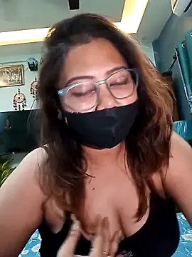 Cute-mona online show from April 14, 2026, 10:05 pm