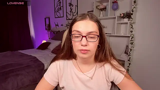 DaniellaLovely online show from September 19, 2025, 11:00 am