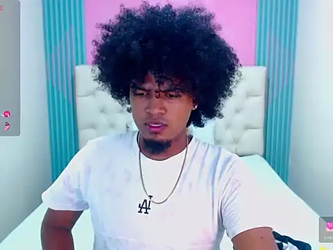 Snapshot of JaicobRuneer chatting on October 2, 2025, 10:39 pm JaicobRuneer online show from October 2, 2025, 10:39 pm