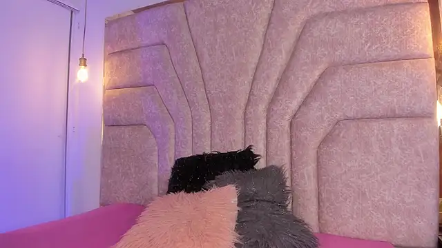 EmaJames25 online show from March 26, 2026, 6:24 pm