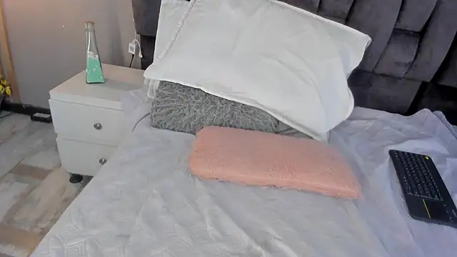 Snapshot of estefania__gomez chatting on February 13, 2025, 12:02 am estefania gomez online show from February 13, 2025, 12:02 am