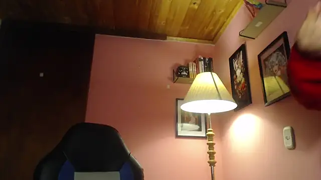 Snapshot of bunnyemilyrose36 chatting on February 12, 2025, 8:06 am bunnyemilyrose36 online show from February 12, 2025, 8:06 am