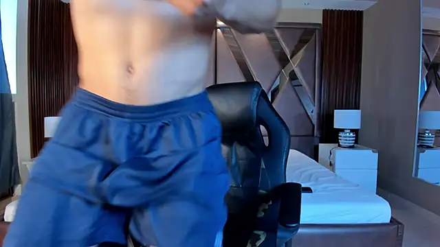 Snapshot of Aaron_Scoot chatting on December 5, 2024, 9:06 pm Aaron Scoot online show from December 5, 2024, 9:06 pm