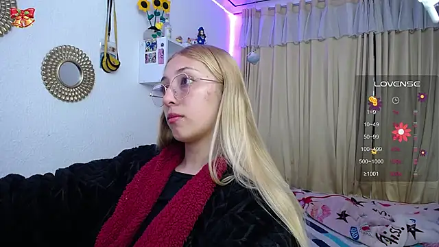 Snapshot of Soffy-brooks chatting on March 20, 2025, 10:10 am Soffy-brooks online show from March 20, 2025, 10:10 am