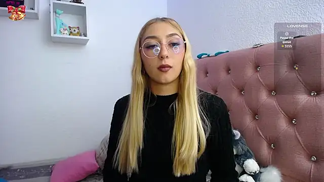 Snapshot of Soffy-brooks chatting on November 12, 2025, 3:29 am Soffy-brooks online show from November 12, 2025, 3:29 am