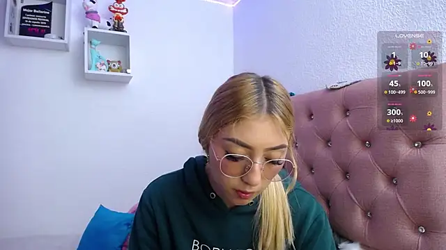 Snapshot of Soffy-brooks chatting on November 16, 2025, 4:29 am Soffy-brooks online show from November 16, 2025, 4:29 am