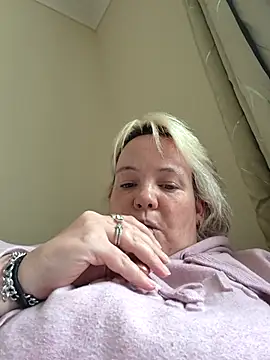 Bigbustedcurvylady online show from May 19, 2026, 4:57 pm