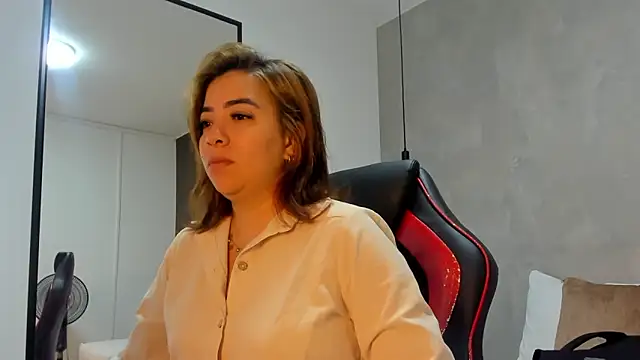 Snapshot of alma_fenix chatting on October 27, 2025, 12:31 pm alma fenix online show from October 27, 2025, 12:31 pm