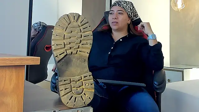 Snapshot of alma_fenix chatting on November 3, 2025, 12:28 pm alma fenix online show from November 3, 2025, 12:28 pm