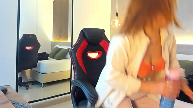 Snapshot of alma_fenix chatting on November 7, 2025, 12:27 pm alma fenix online show from November 7, 2025, 12:27 pm