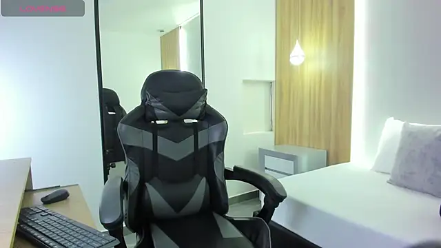 Snapshot of alma_fenix chatting on December 1, 2025, 6:46 pm alma fenix online show from December 1, 2025, 6:46 pm