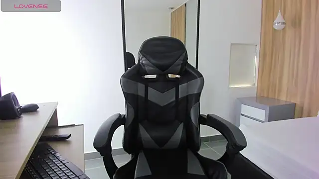 Snapshot of alma_fenix chatting on December 3, 2025, 12:25 pm alma fenix online show from December 3, 2025, 12:25 pm