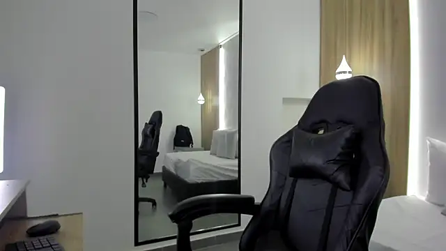 Snapshot of alma_fenix chatting on December 19, 2025, 12:34 pm alma fenix online show from December 19, 2025, 12:34 pm