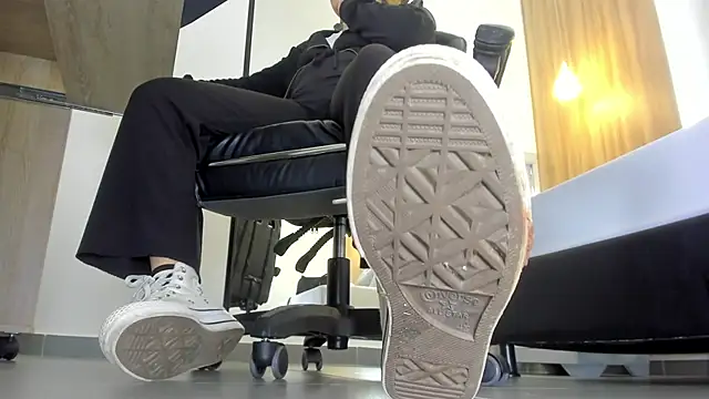 Snapshot of alma_fenix chatting on December 20, 2025, 12:34 pm alma fenix online show from December 20, 2025, 12:34 pm