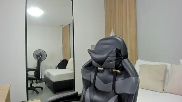 Snapshot of alma_fenix chatting on January 10, 2026, 12:40 pm alma fenix online show from January 10, 2026, 12:40 pm