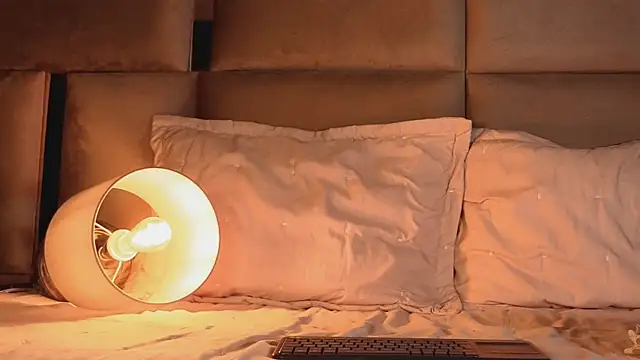 angelinepossy online show from November 3, 2025, 6:09 pm