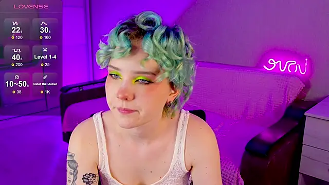 School Love online show from January 15, 2025, 1:09 pm