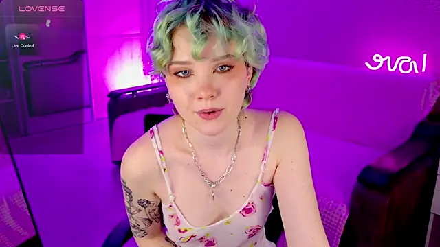 Snapshot of School_Love chatting on February 2, 2025, 4:11 pm School Love online show from February 2, 2025, 4:11 pm