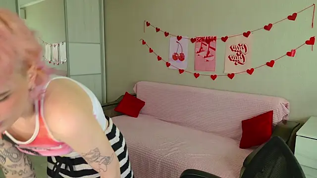 School Love online show from September 21, 2025, 11:12 am