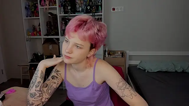 School Love online show from January 12, 2026, 7:02 am