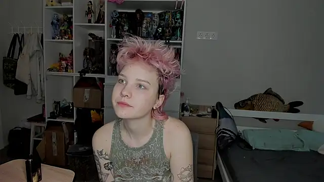 Snapshot of School_Love chatting on February 9, 2026, 7:01 am School Love online show from February 9, 2026, 7:01 am