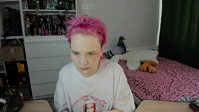 Snapshot of School_Love chatting on March 1, 2026, 7:10 am School Love online show from March 1, 2026, 7:10 am