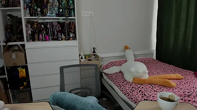 Snapshot of School_Love chatting on March 2, 2026, 7:09 am School Love online show from March 2, 2026, 7:09 am