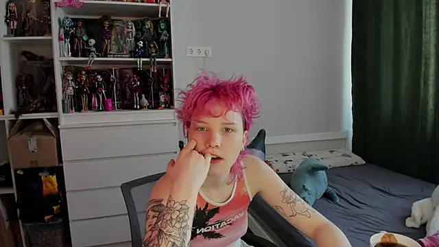 Snapshot of School_Love chatting on March 5, 2026, 7:15 am School Love online show from March 5, 2026, 7:15 am