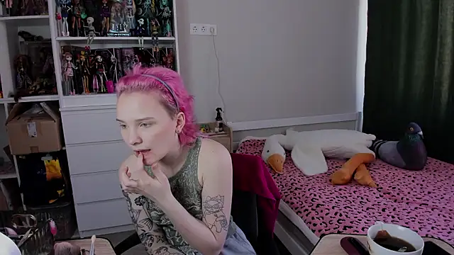 Snapshot of School_Love chatting on March 7, 2026, 7:05 am School Love online show from March 7, 2026, 7:05 am