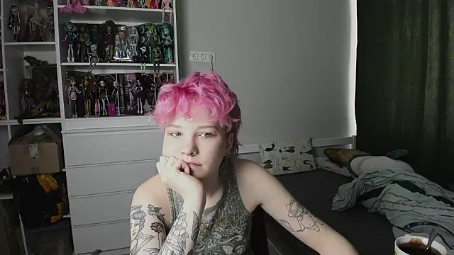 Snapshot of School_Love chatting on March 10, 2026, 7:13 am School Love online show from March 10, 2026, 7:13 am