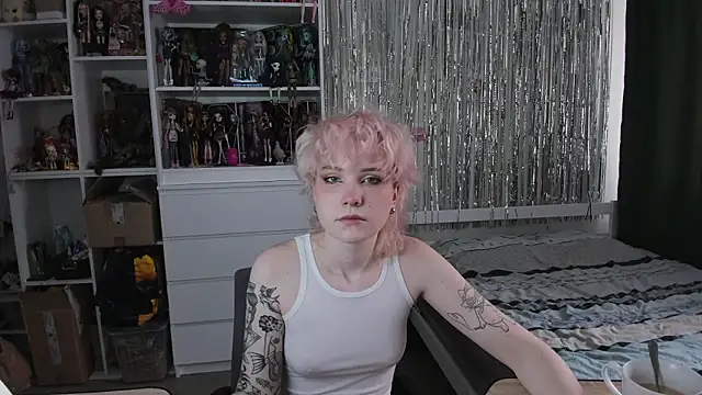 Snapshot of School_Love chatting on March 26, 2026, 7:03 am School Love online show from March 26, 2026, 7:03 am