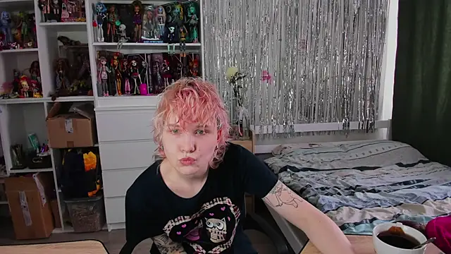 Snapshot of School_Love chatting on March 27, 2026, 7:03 am School Love online show from March 27, 2026, 7:03 am