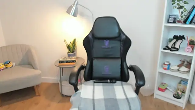  BellaEvans  online show from February 18, 2025, 8:49 am