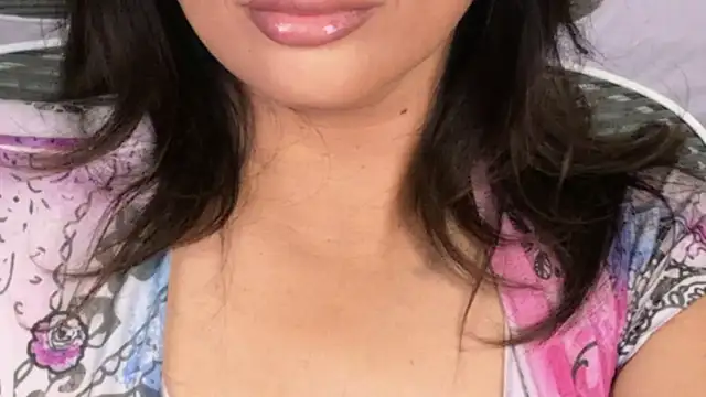 xprettysmilex online show from April 15, 2026, 7:58 pm