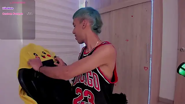 aldrinwhite online show from March 17, 2025, 4:33 pm