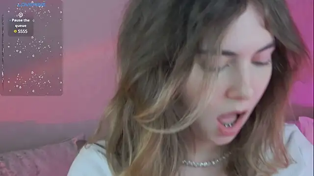 chloi hes online show from December 25, 2024, 2:23 pm